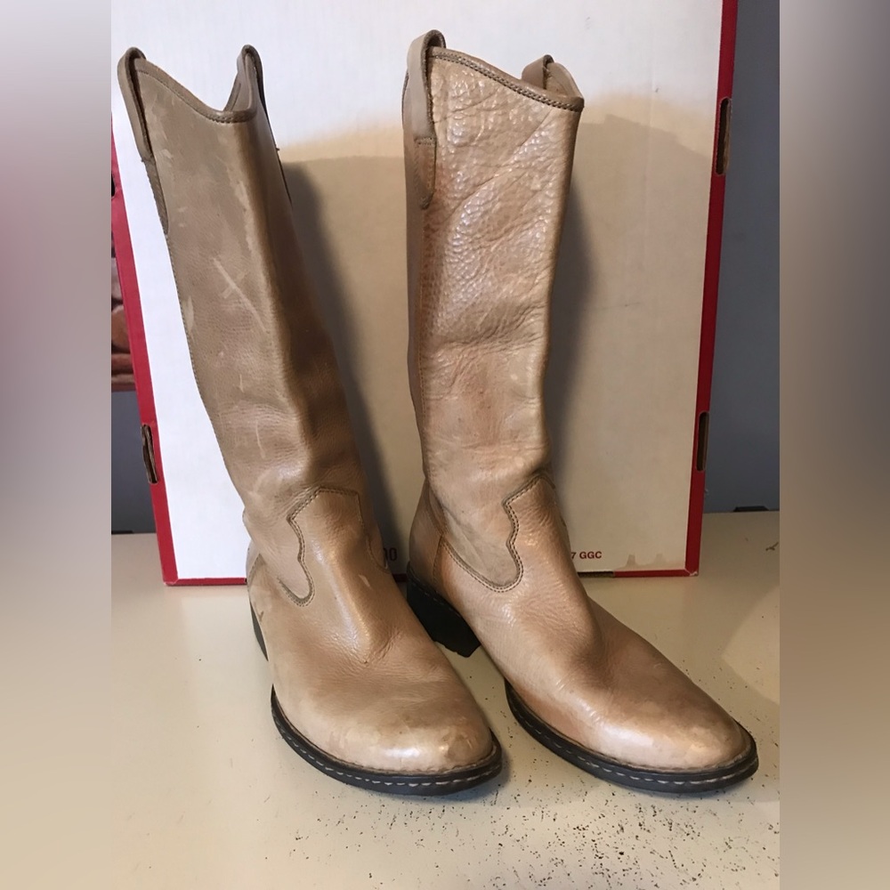 BORN Tan High Quality Leather Pull On Western Cowboy Boots Sz 10/42 M/W W2728 J5 - Picture 2 of 14